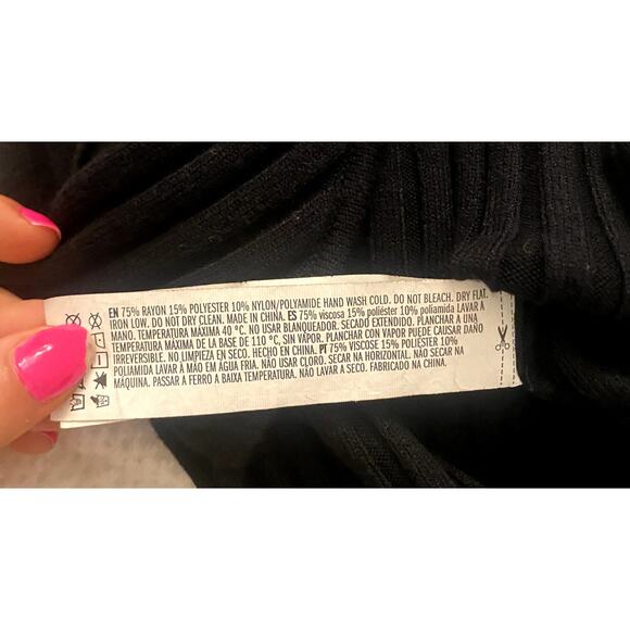 Forever 21 Lettuce Edge Mock Neck Black Bodysuit size Medium - Picture 6 of 6